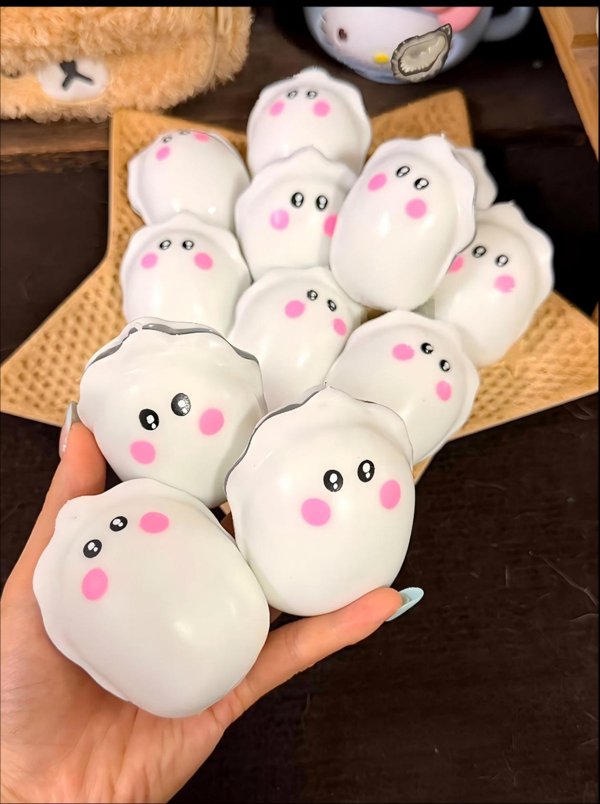 Glossy Creamy Oyster Squeeze Toy - Smiley Face Fidget for Anxiety Relief & Desk Decor